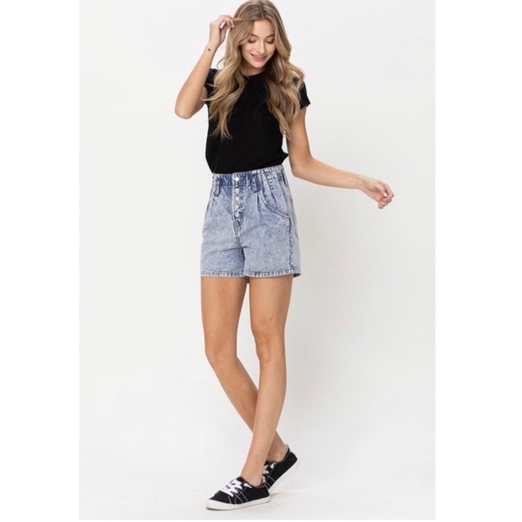 Just In// Vervet •Sasha Super High Rise Button Up Shorts in Acid Wash - Picture 5 of 10